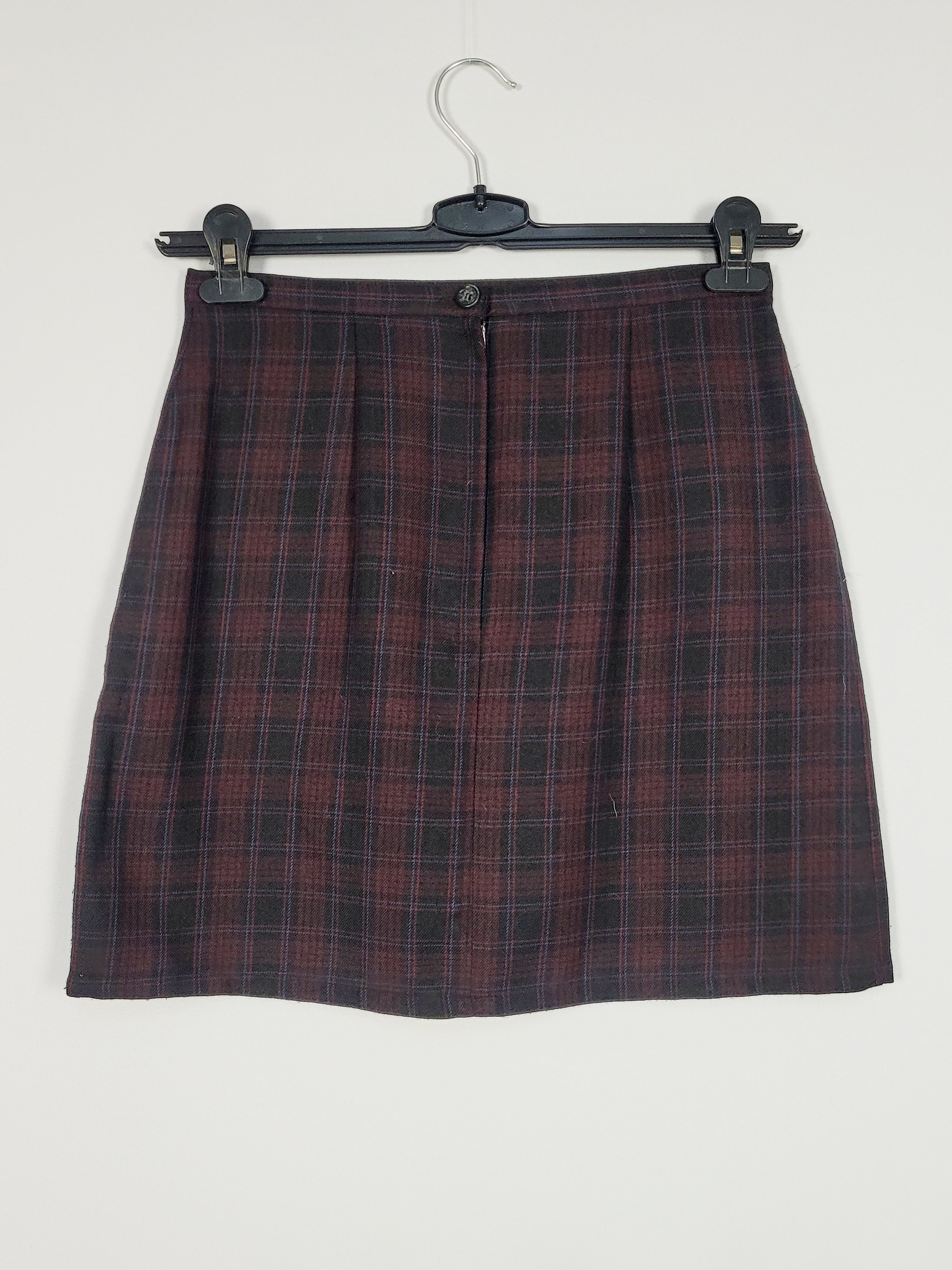 Retro 00s Y2K red & black checked minimalist mini skirt