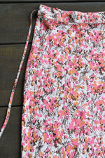 Load image into Gallery viewer, Vintage 90s minimalist flower print pastel skirt
