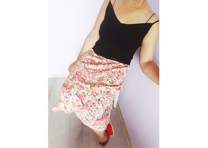 Vintage 90s minimalist flower print pastel skirt