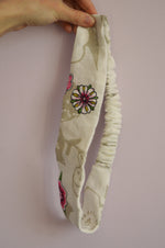 Load image into Gallery viewer, Handmade cream ornamented linen headband
