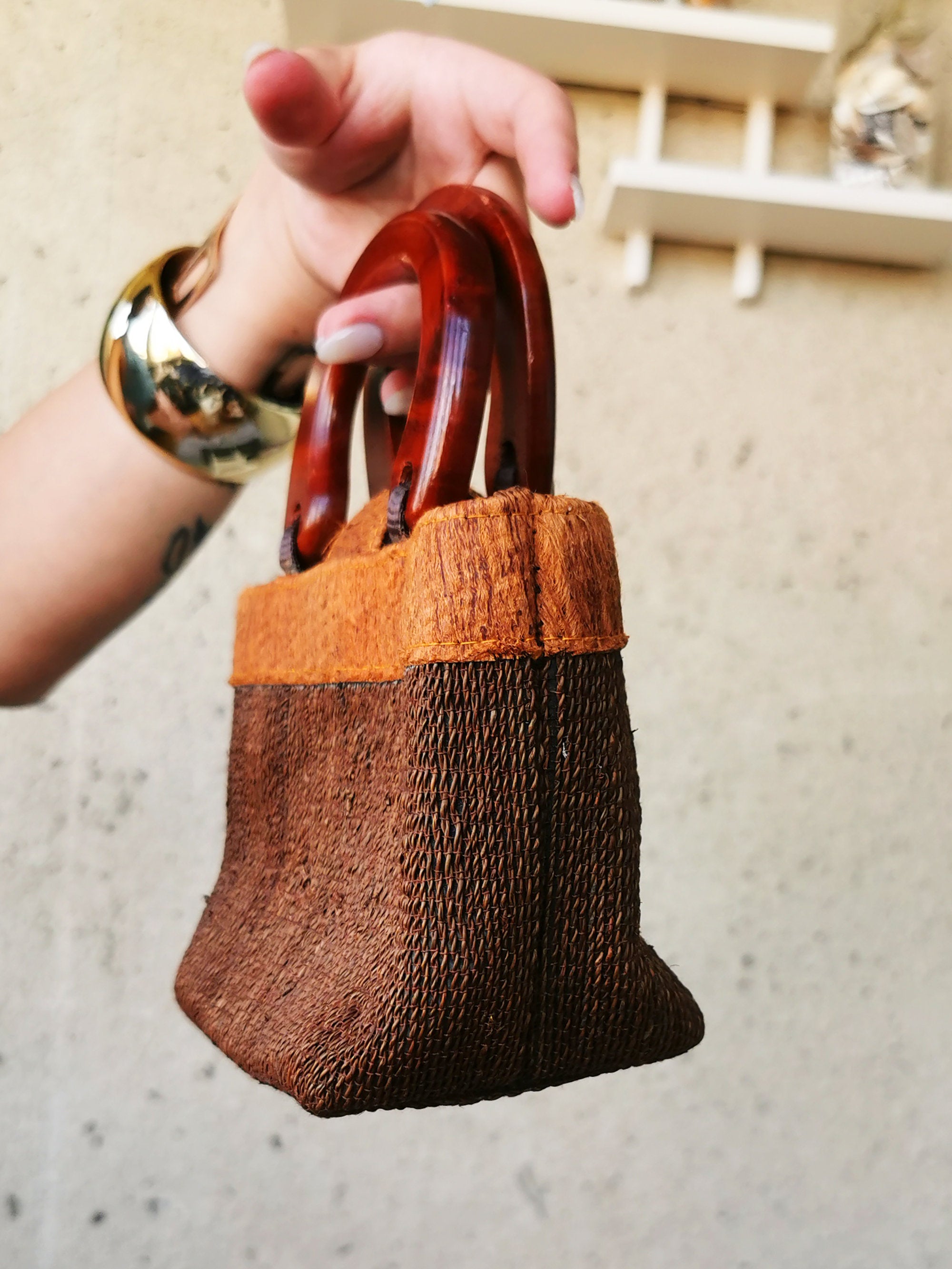 Vintage 70s small brown straw weave handbag