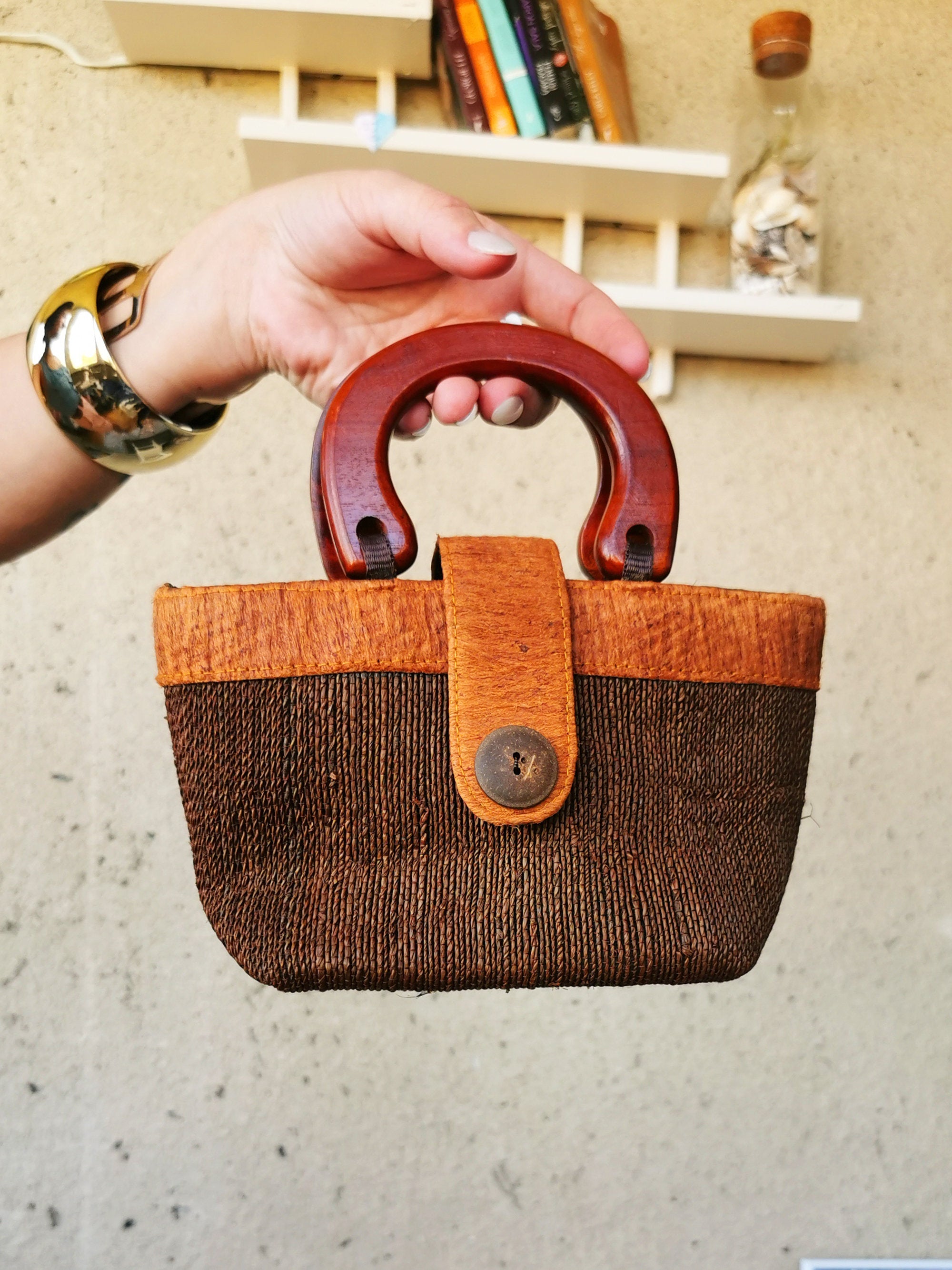 Vintage 70s small brown straw weave handbag