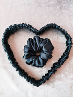 Load image into Gallery viewer, Handmade 2 pieces navy blue hair scrunchy &amp; Headband set
