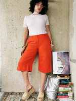 Load image into Gallery viewer, Vintage 80s minimalist scarlet red linen Bermuda shorts
