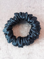 Load image into Gallery viewer, Handmade 4 pieces navy blue hair scrunchies &amp; Headband set
