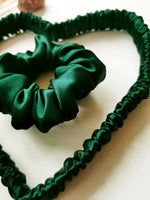 Load image into Gallery viewer, Handmade 2 pieces emerald green hair scrunchy &amp; Headband set
