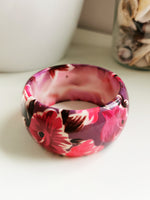 Load image into Gallery viewer, 90s vintage plastic floral print round purple bracelet
