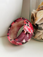 Load image into Gallery viewer, 90s vintage plastic floral print round purple bracelet
