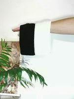 Load image into Gallery viewer, 100% merino wool Handmade knitted color block neck warmer ring shawl
