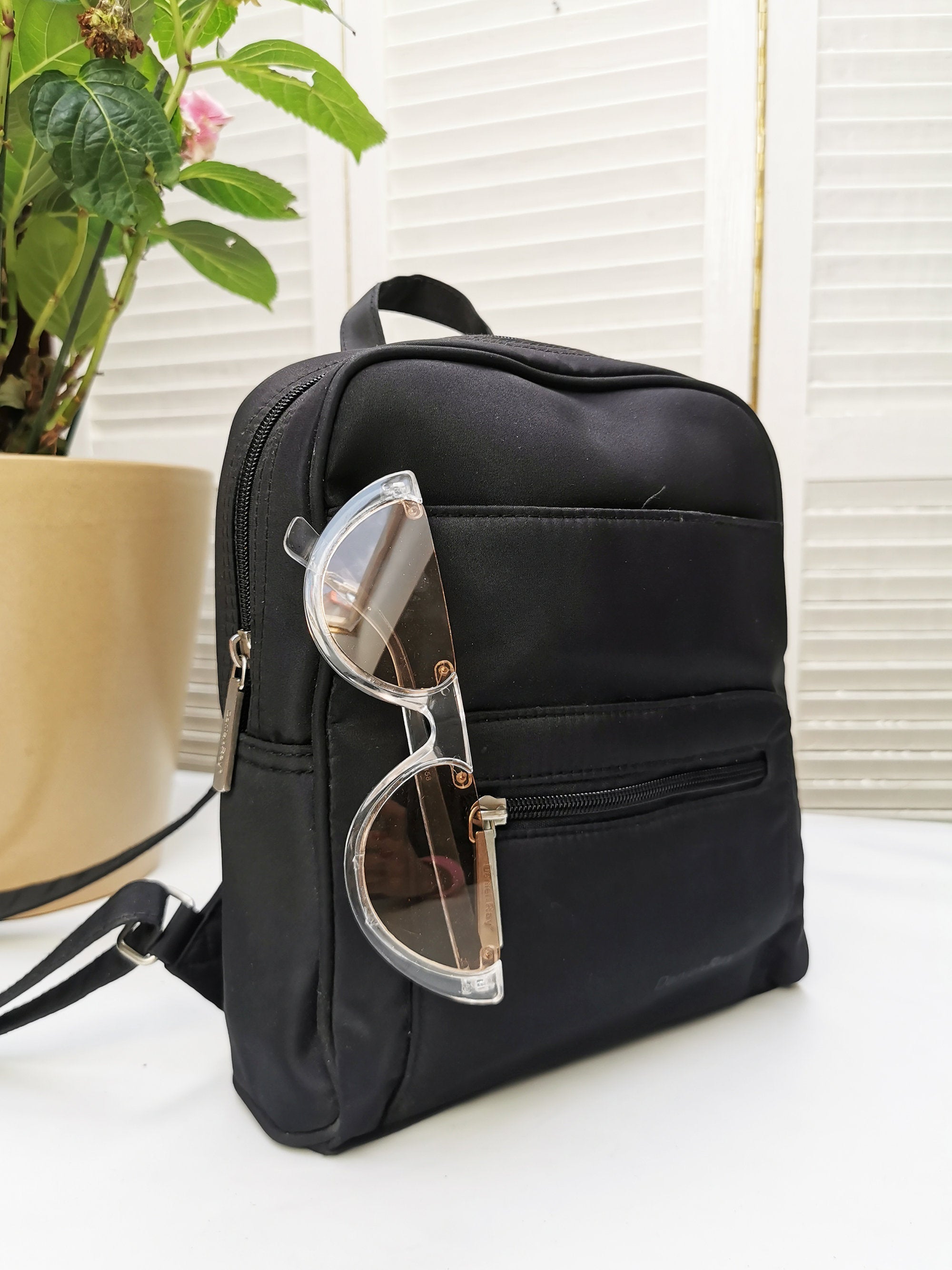 Vintage 90s minimalist black square backpack – Mellina Vintage Vintage 90s minimalist black square backpack – Mellina Vintage