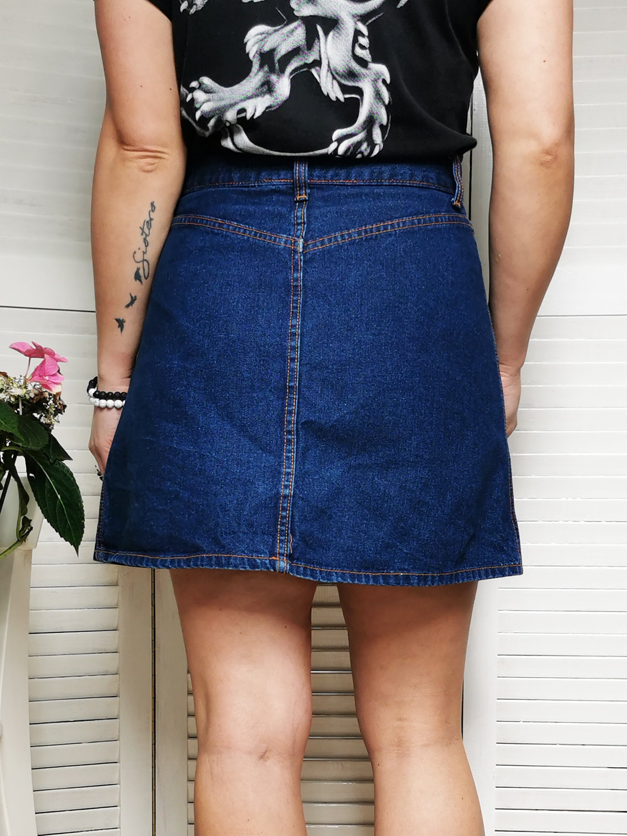 Vintage 00s blue denim mini skirt with front buttons