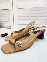Load image into Gallery viewer, Vintage 90s mid heel beige leather sandals shoes
