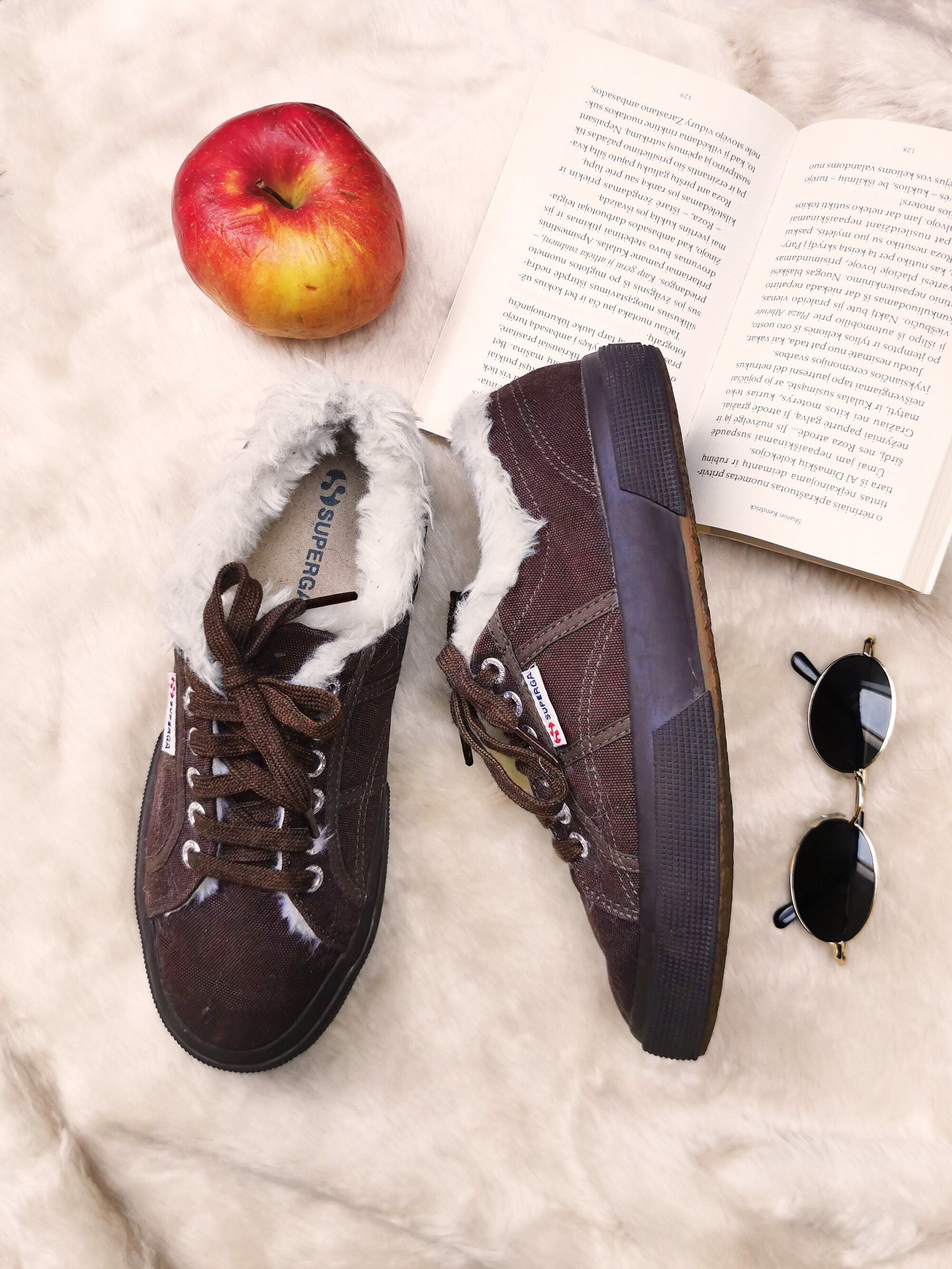 Vintage 90s brown faux fur lined sneakers shoes