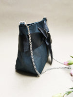 Load image into Gallery viewer, Vintage 90s small shoulder bag with bow
