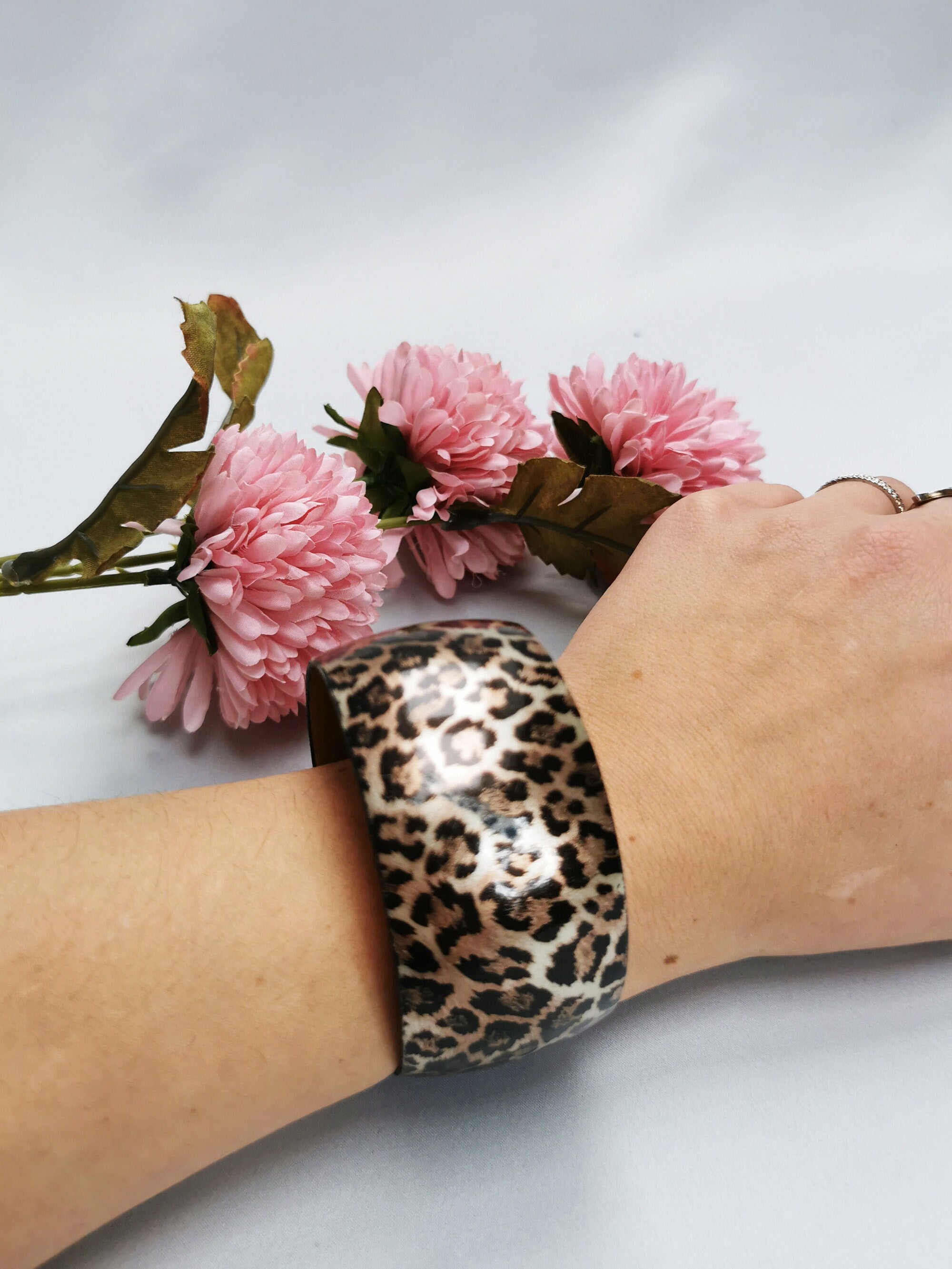 Y2K vintage plastic brown animal print round bracelet