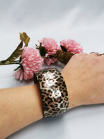 Load image into Gallery viewer, Y2K vintage plastic brown animal print round bracelet
