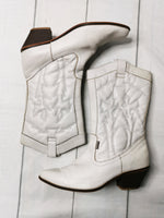 Load image into Gallery viewer, Vintage 90s milky white leather Western Cowboy shoes
