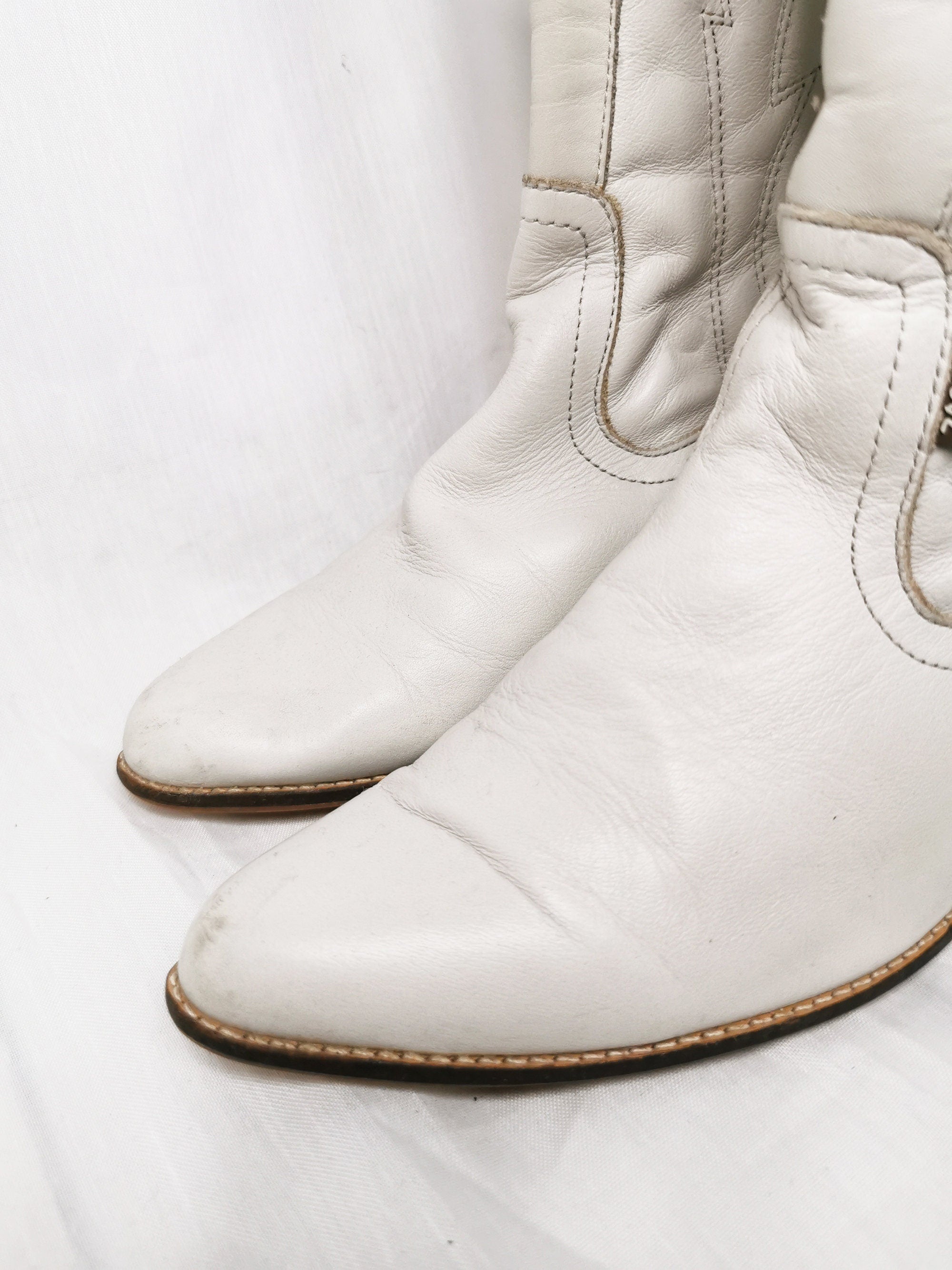 Vintage 90s milky white leather Western Cowboy shoes