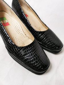 Vintage 90s mid heel reptile pattern square toe pumps shoes