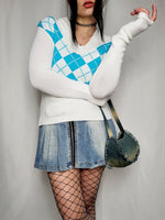 Load image into Gallery viewer, Vintage 90s white &amp; blue argyle print jumper with a hood
