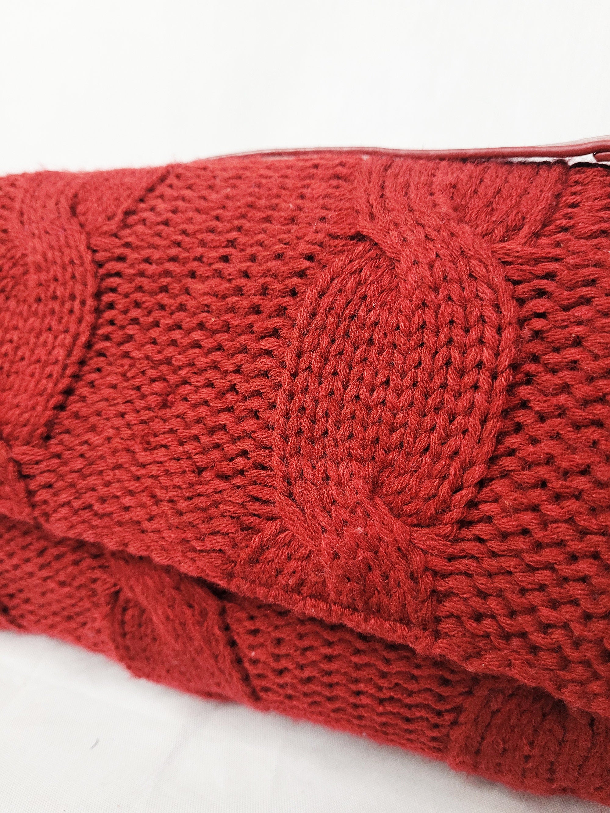 Vintage 90s red knitted baguette shoulder bag