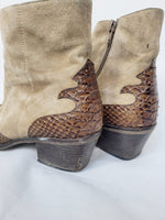 Load image into Gallery viewer, Vintage 90s brown suede Western Cowboy ankle shoes
