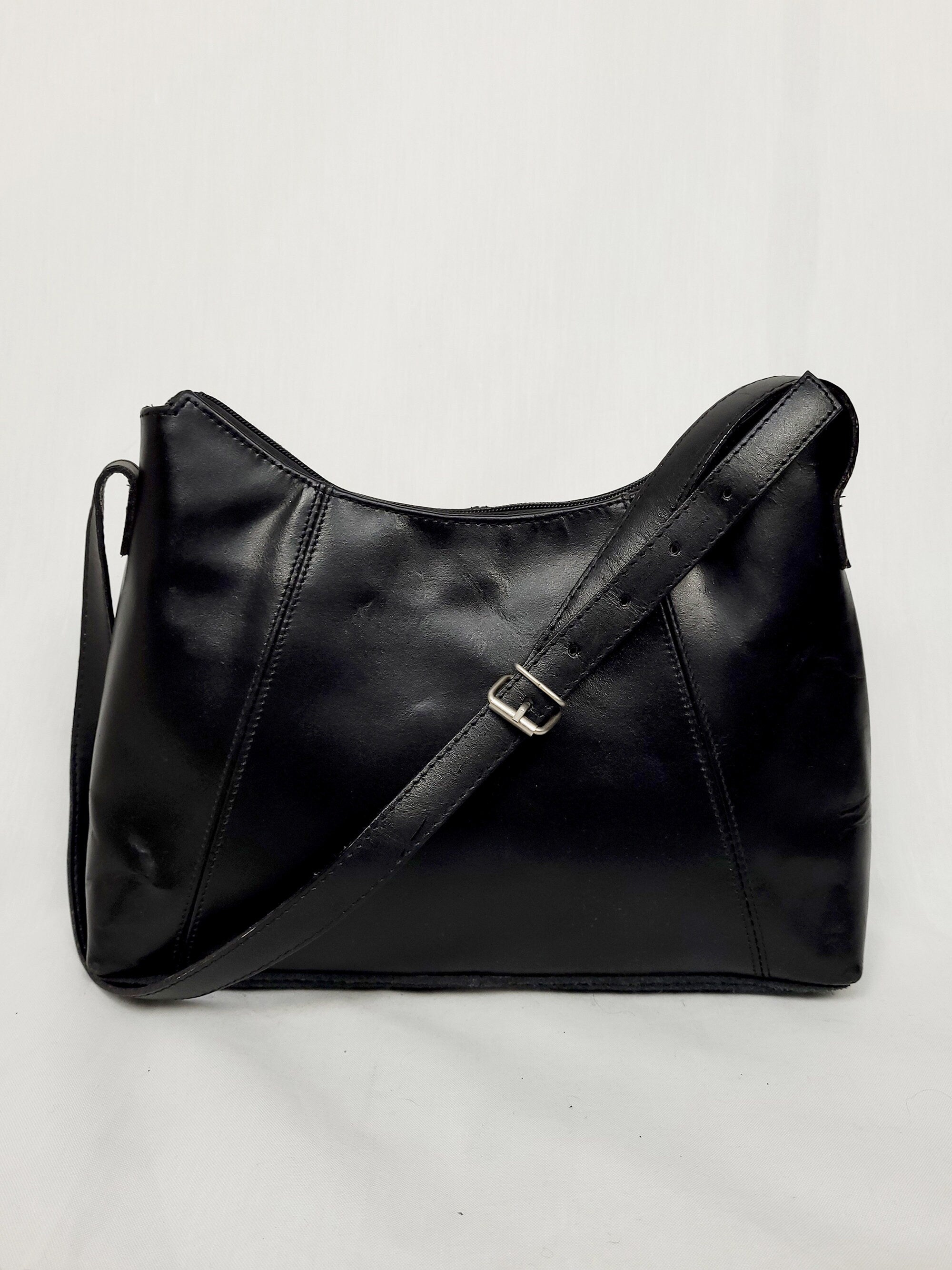 Vintage 90s minimalist black leather shoulder bag