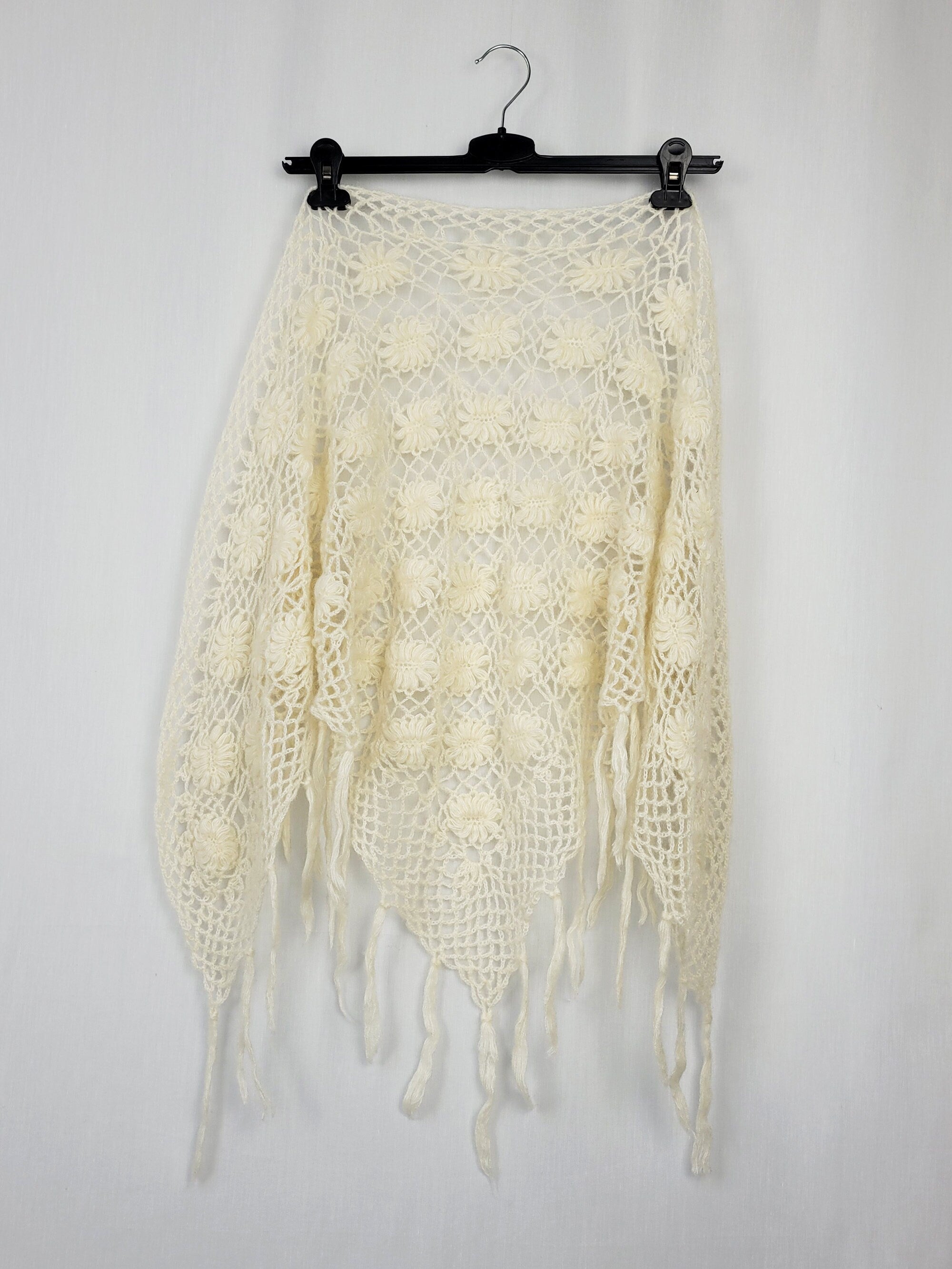 Vintage 80s off-white net knitted triangle large scarf