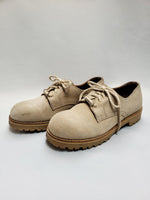 Load image into Gallery viewer, Vintage 90s beige suede chunky tie up shoes
