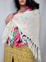 Load image into Gallery viewer, Vintage 80s white knitted triangle large scarf
