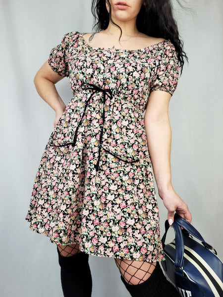 Vintage 90s bohemian floral print off shoulder mini dress Mellina Vintage Vintage 90s bohemian floral print off shoulder mini dress Mellina Vintage