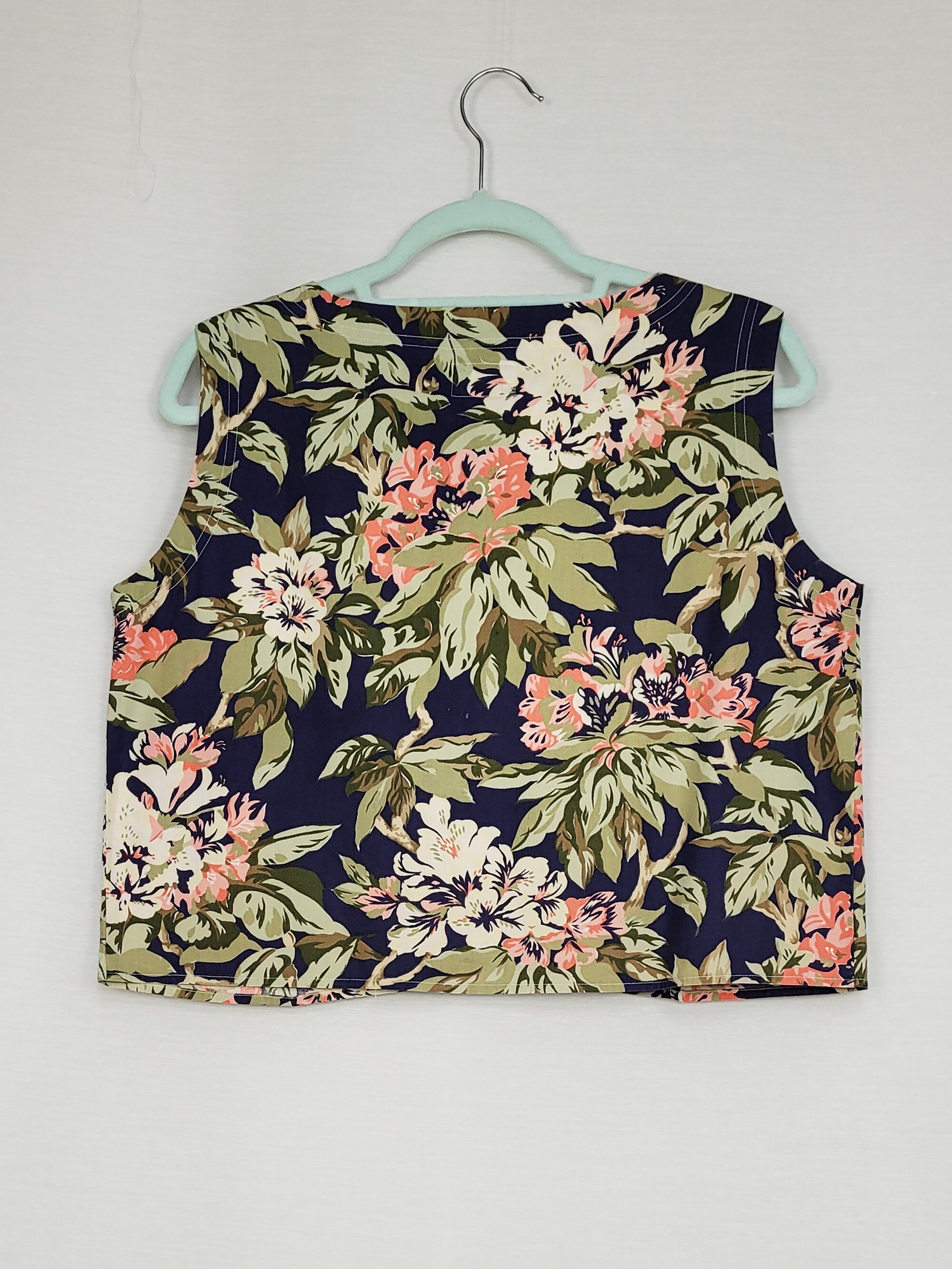 Vintage 90s GAP Flower print minimalist buttons down top blouse