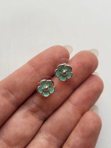 Vintage 00s y2k blue metal flower small stud earrings