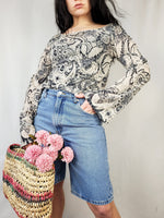 Load image into Gallery viewer, Vintage 90s grey abstract paisley print flare sleeve top
