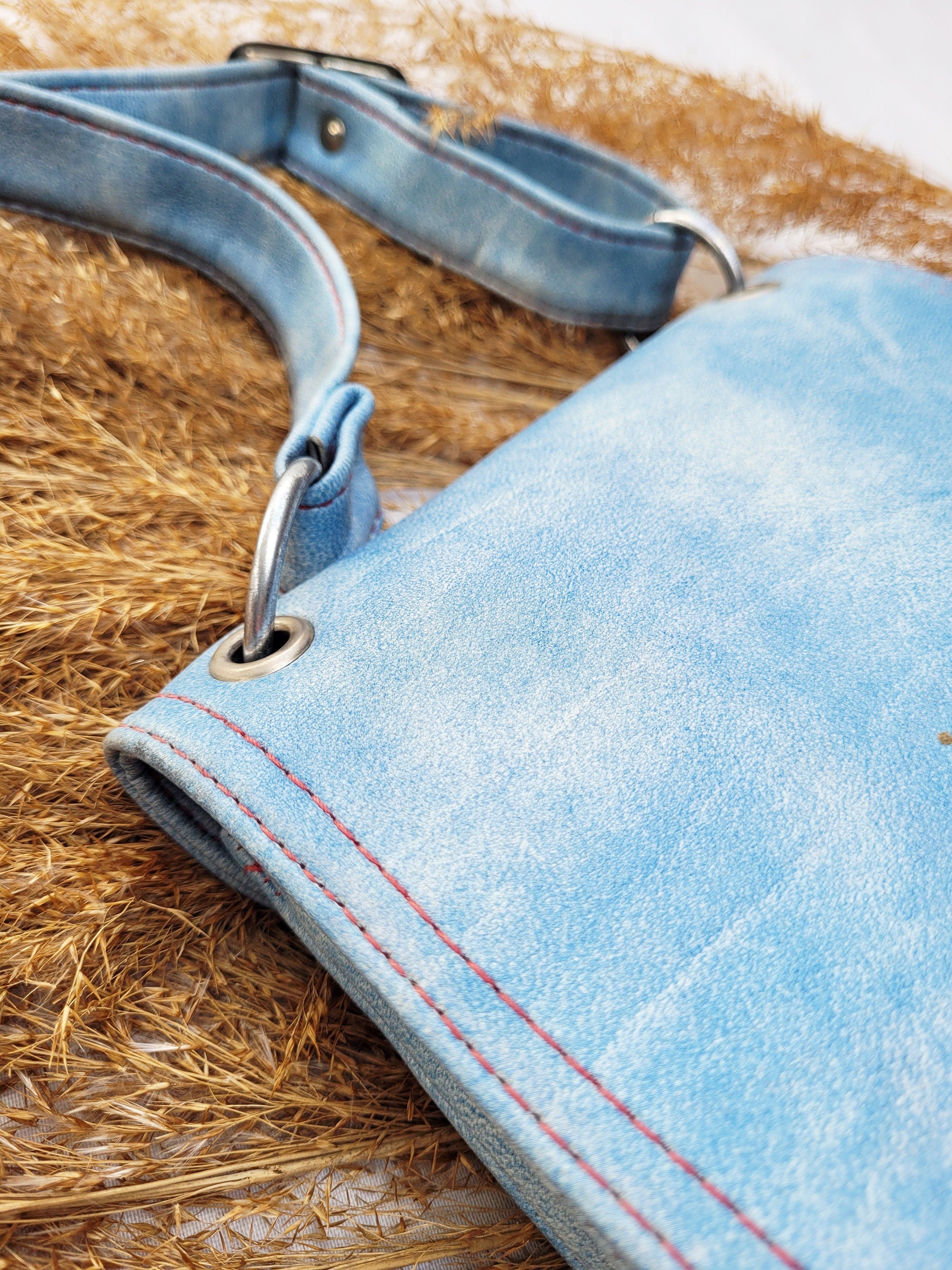 Vintage 70s blue leather saddle bag
