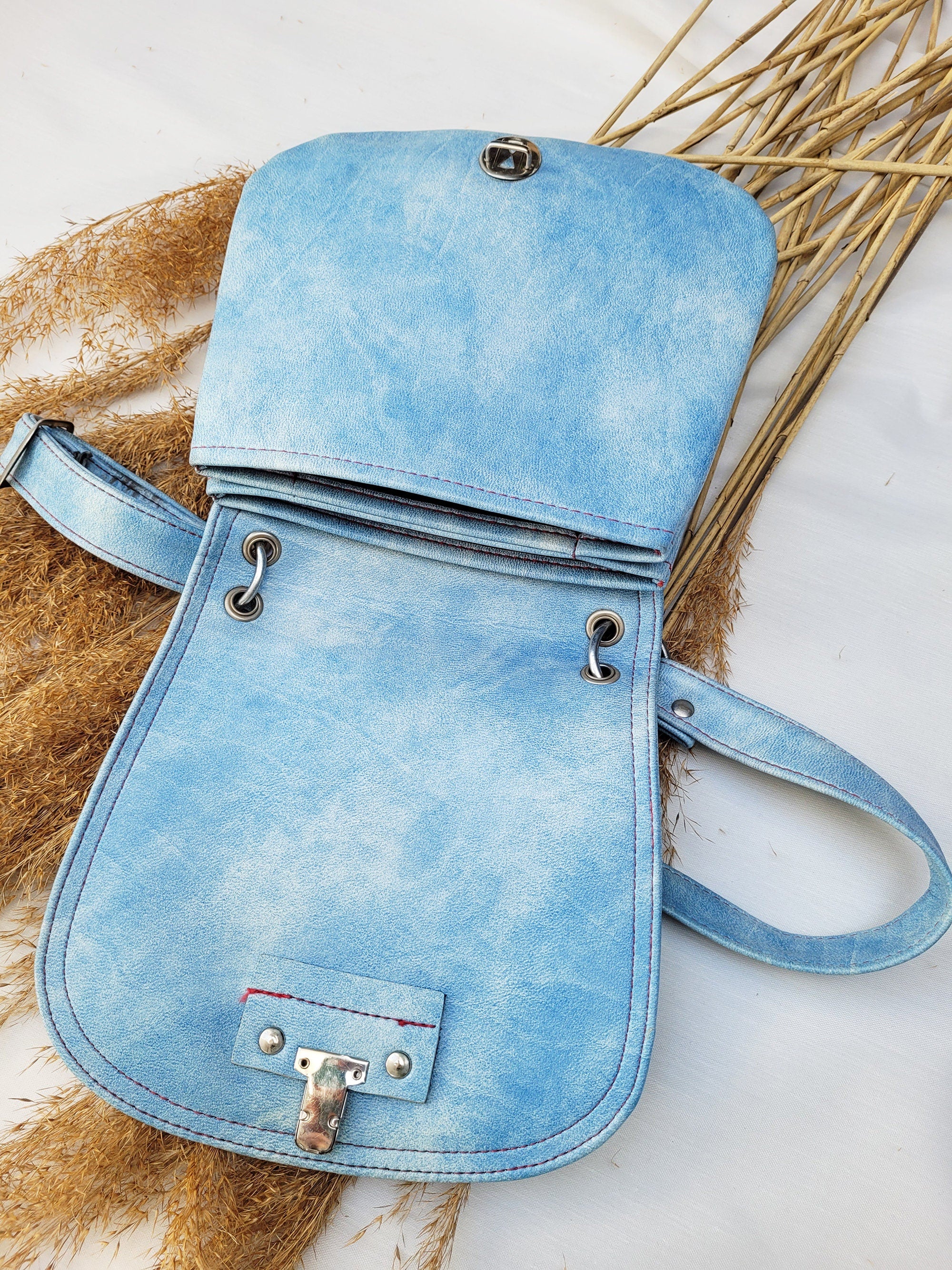 Vintage 70s blue leather saddle bag