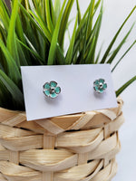 Load image into Gallery viewer, Vintage 00s y2k blue metal flower small stud earrings
