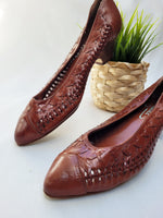 Load image into Gallery viewer, Vintage 90s brown leather mid-heel point toe shoes
