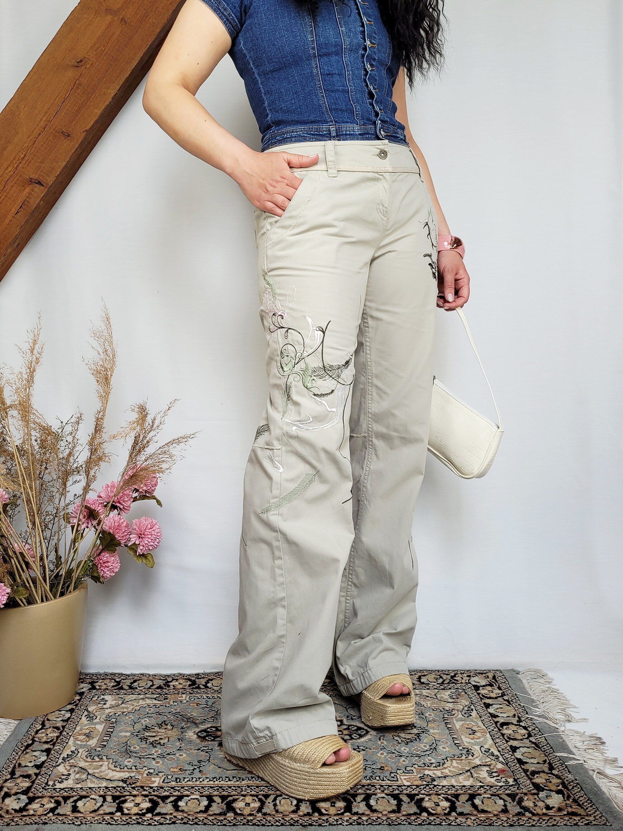 Vintage Y2K 00s low waist beige embroidered straight pants