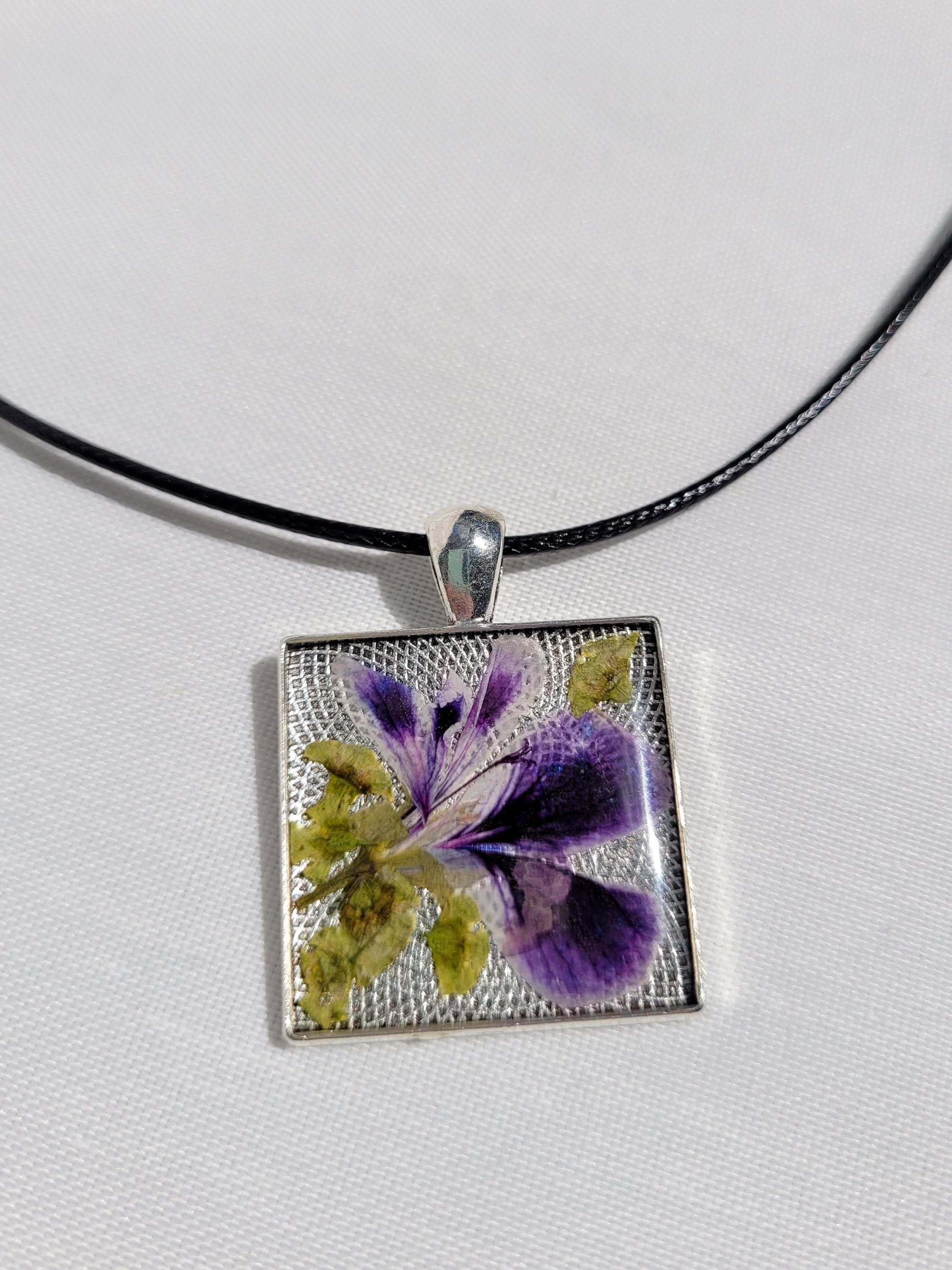 Pressed flower jewelry, Dried flower resin square pendant necklace, Handmade pendant, floral herbarium collar,  S3