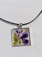 Load image into Gallery viewer, Pressed flower jewelry, Dried flower resin square pendant necklace, Handmade pendant, floral herbarium collar,  S3
