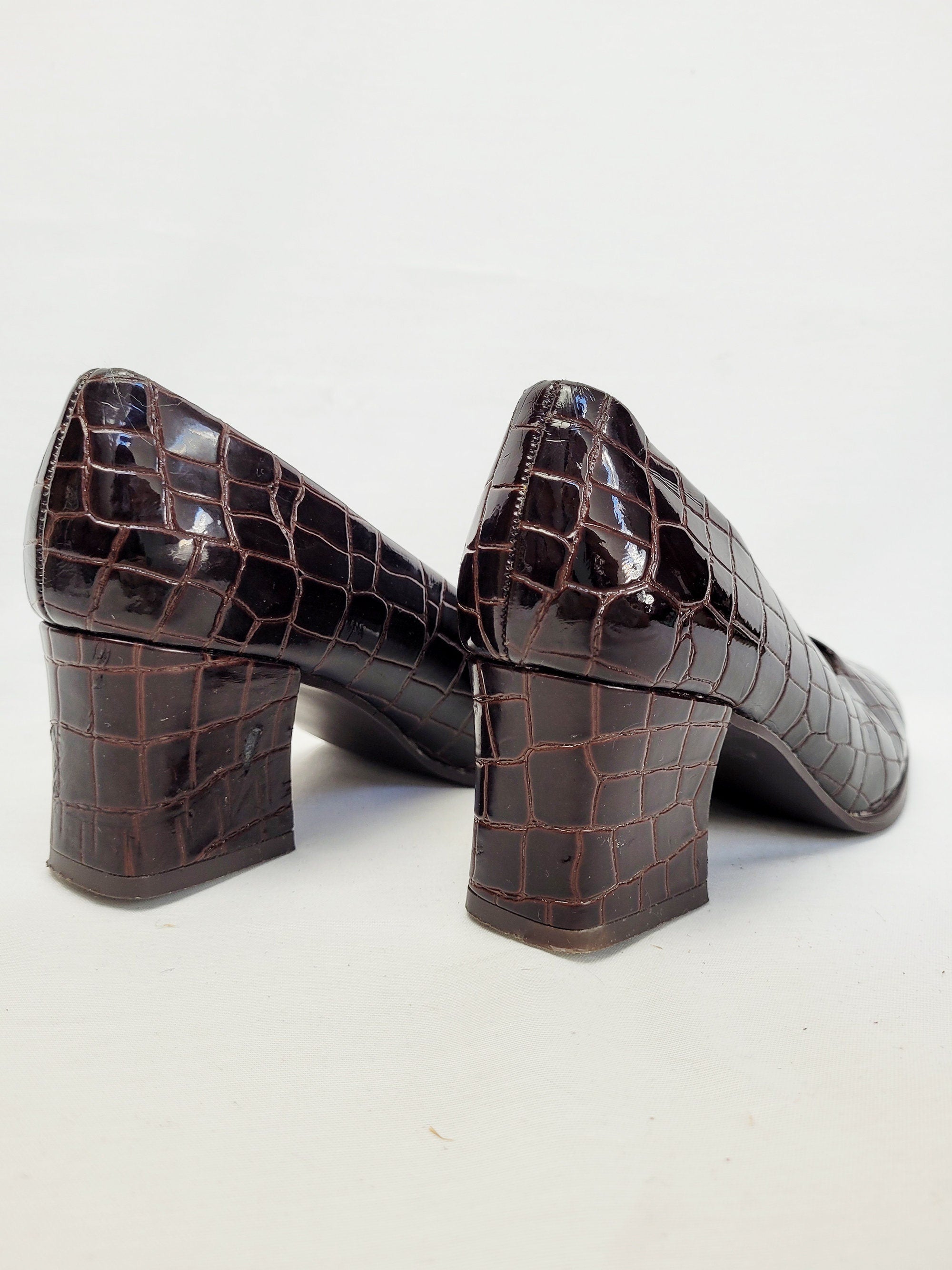 Vintage 90s brown glossy reptile print square toe shoes