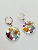 Load image into Gallery viewer, Handmade dried flower silver round 22mm dangle earrings,   E3 22mm
