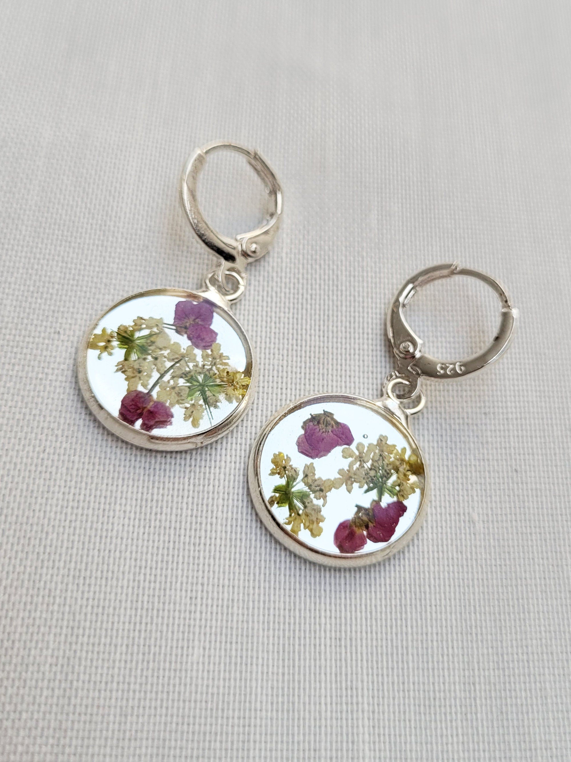 Handmade dried flower silver round 15mm dangle earrings,   E4 15mm