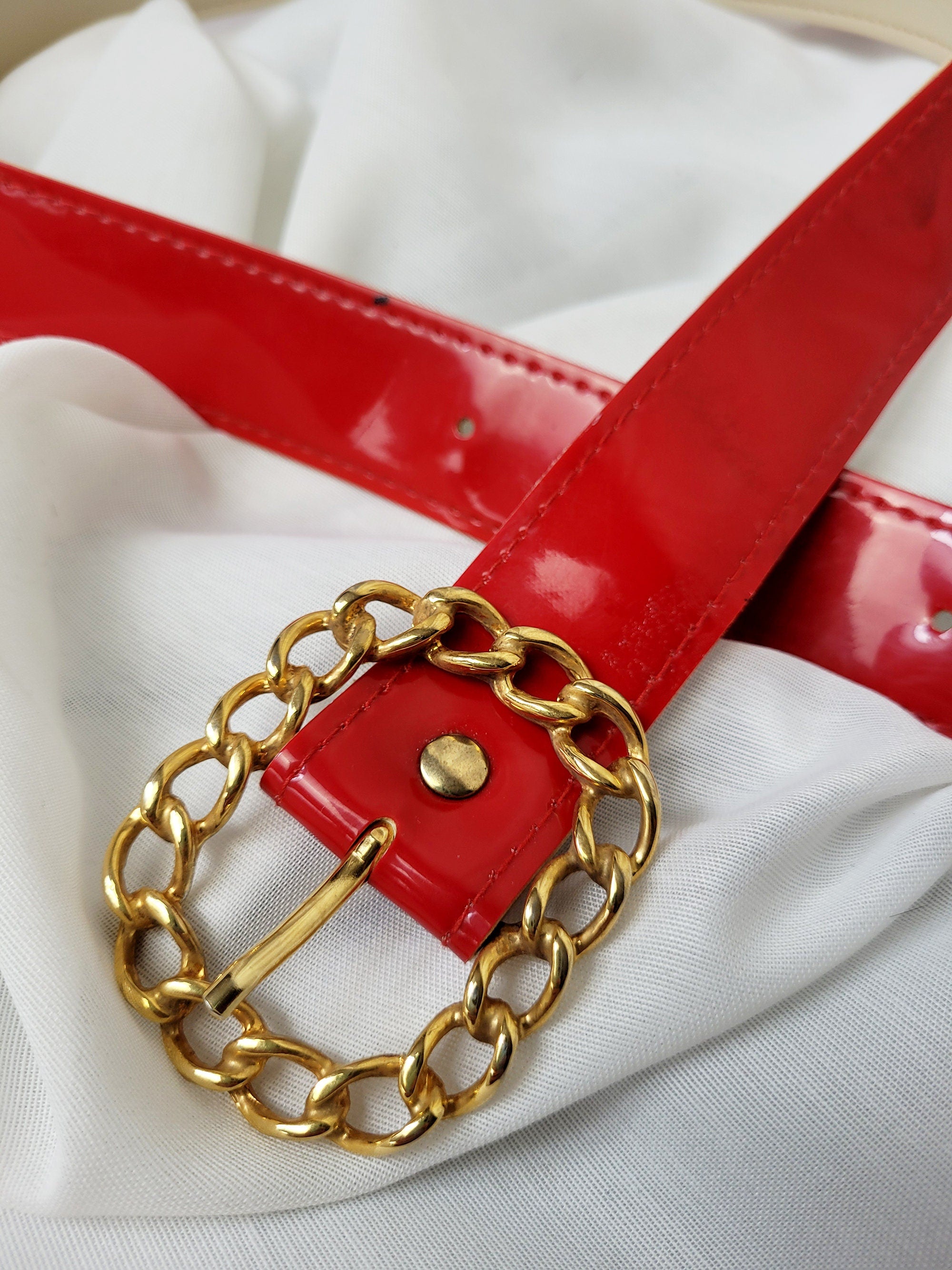 Vintage 90s faux leather red glossy minimalist belt
