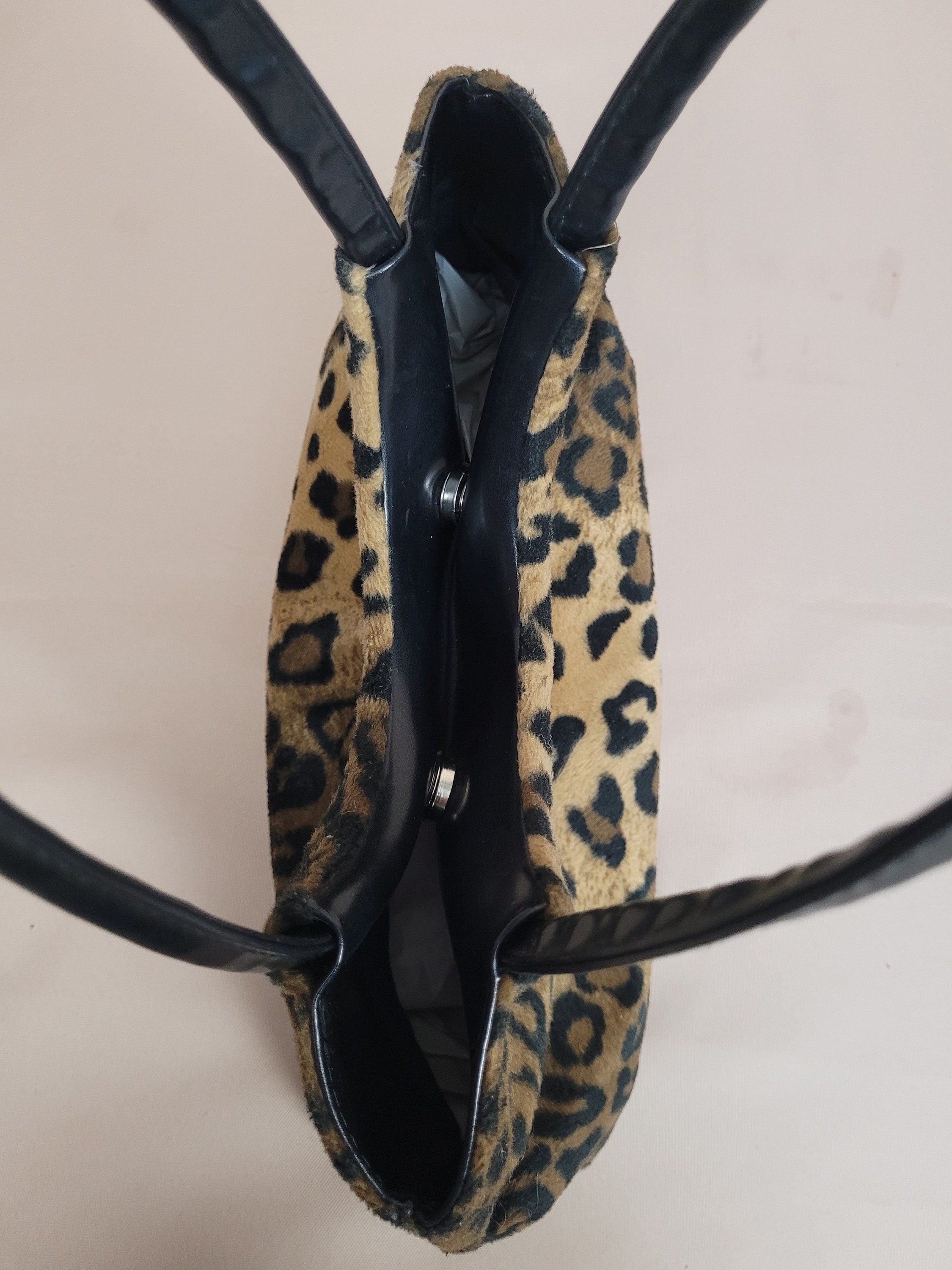 Retro 00s Y2K faux fur animal print shoulder bag