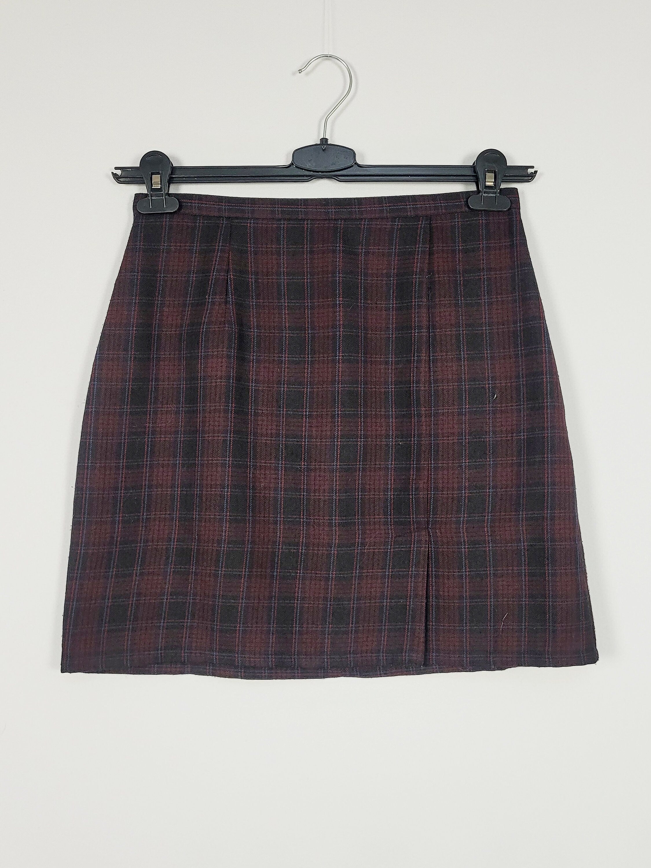 Retro 00s Y2K red & black checked minimalist mini skirt