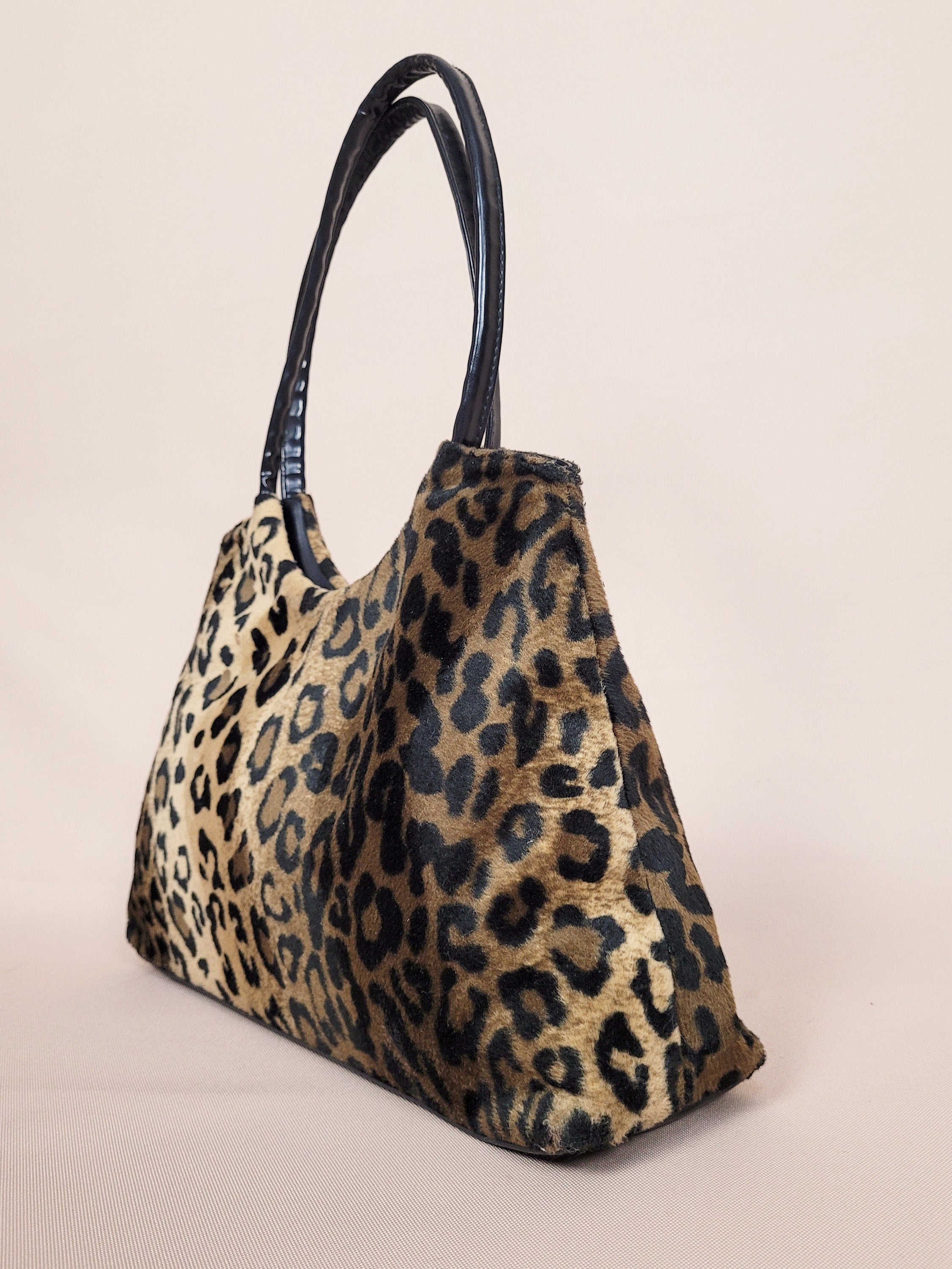 Retro 00s Y2K faux fur animal print shoulder bag