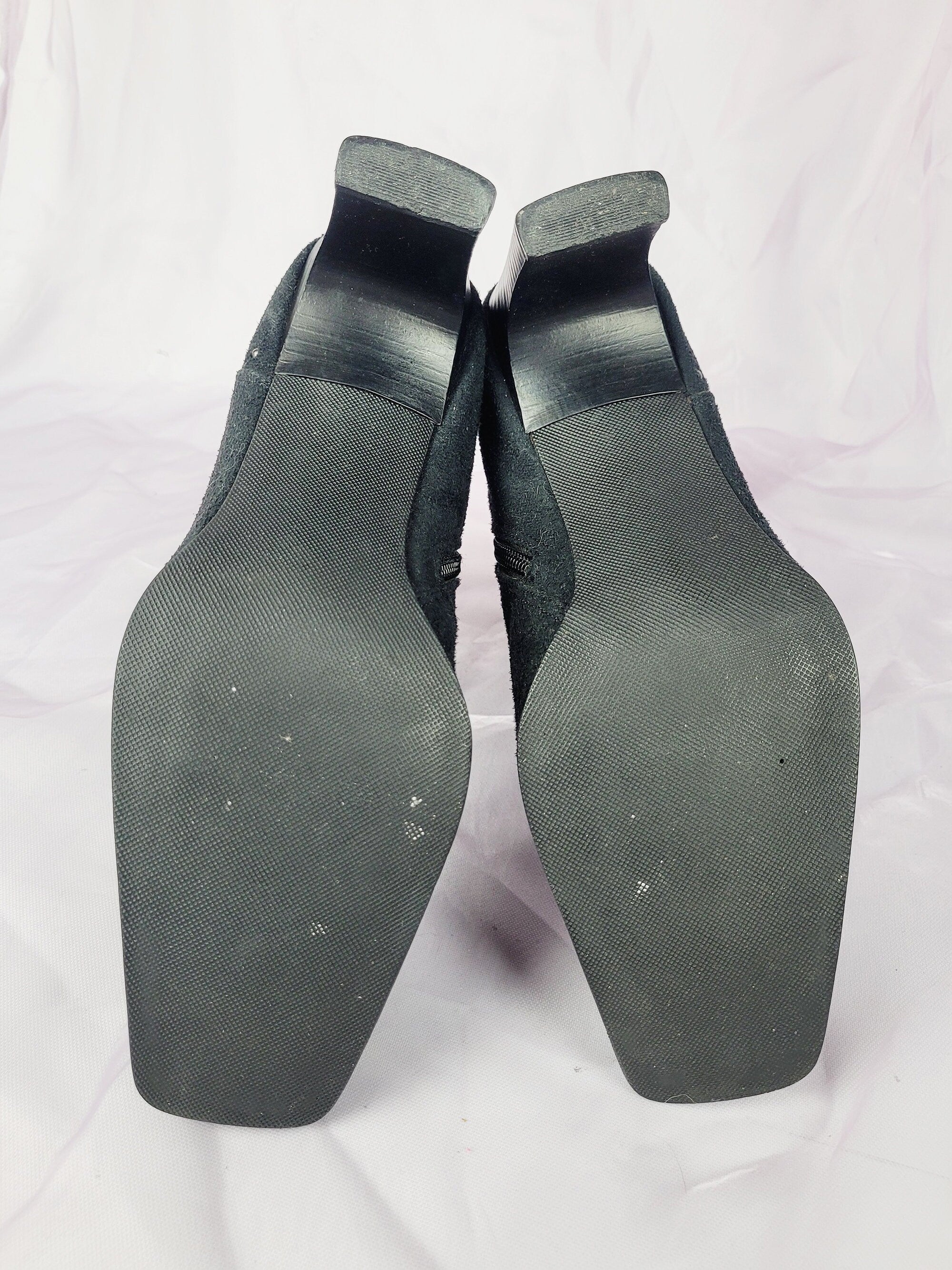 00s Y2K black faux suede square toe ankle shoes