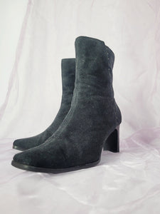 00s Y2K black faux suede square toe ankle shoes